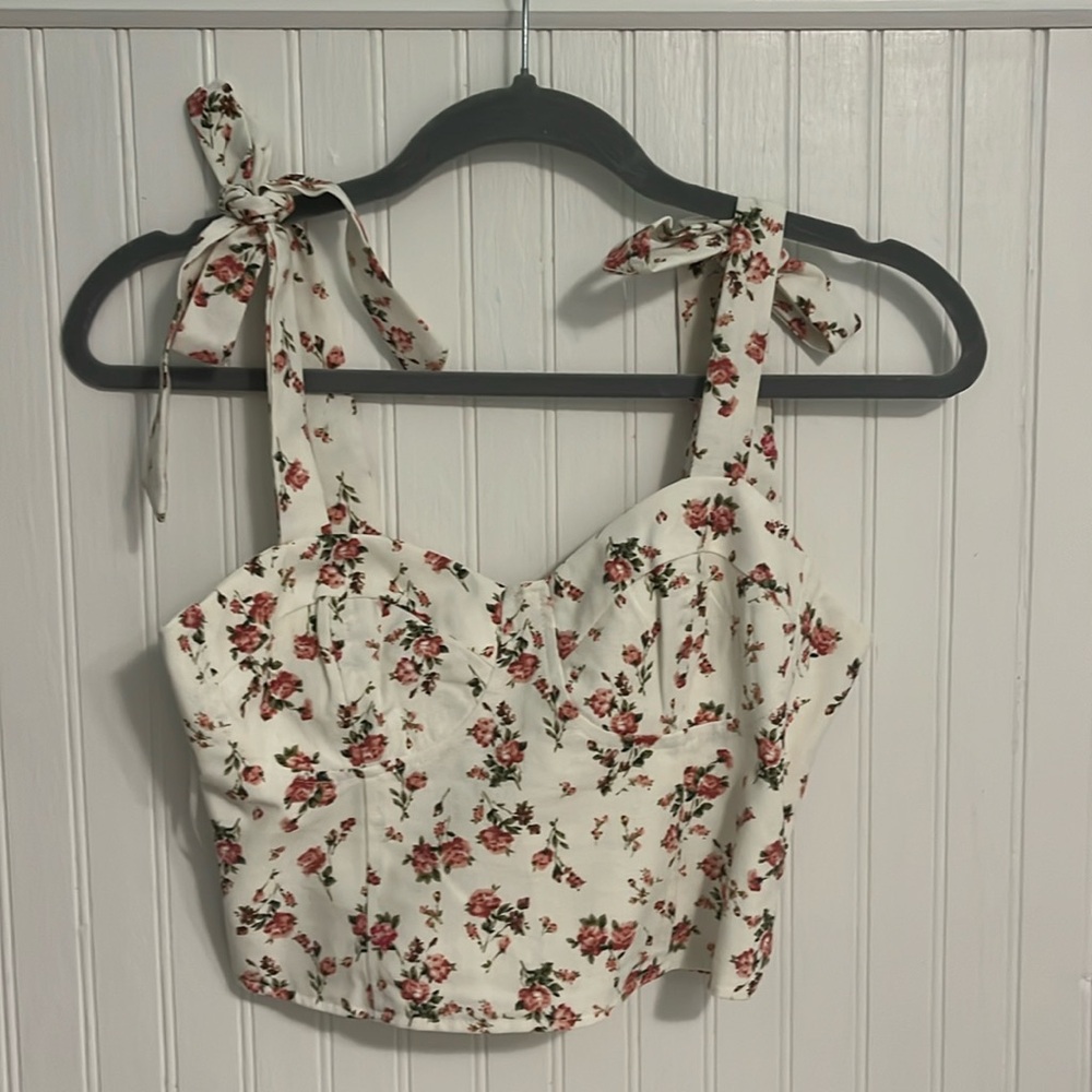 Cropped tank with super cute design!